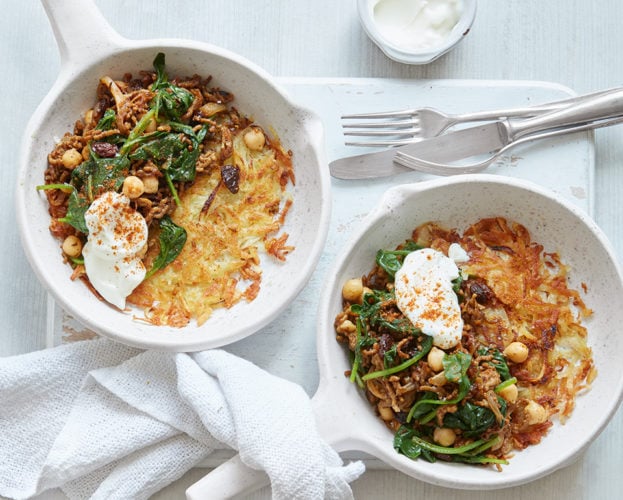 Pan rösti with spiced lamb, spinach and chickpeas