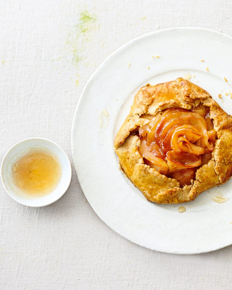 Quince crostatas