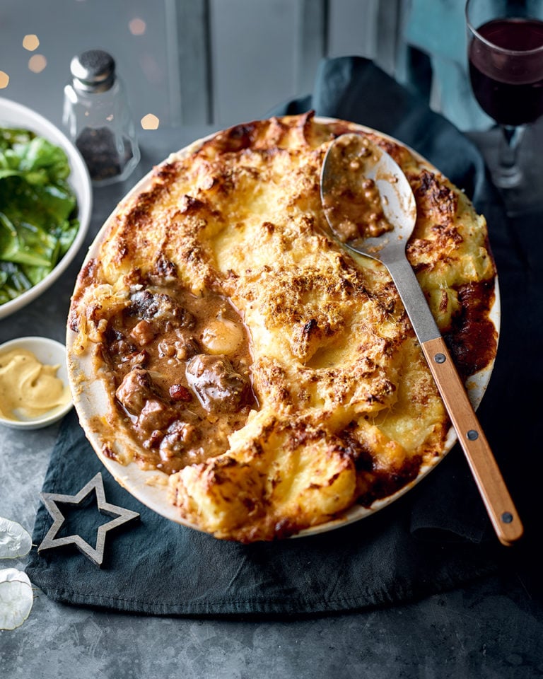 Cheesy beef bourguignon pie