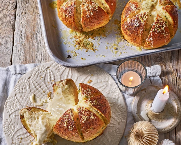 Korean garlic rolls with cream cheese filling