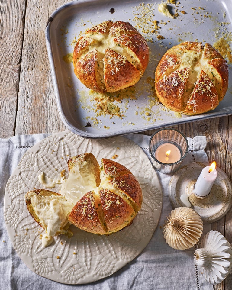 Korean garlic rolls with cream cheese filling