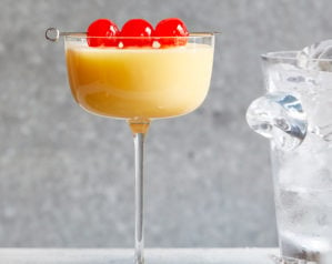 Snowball cocktail