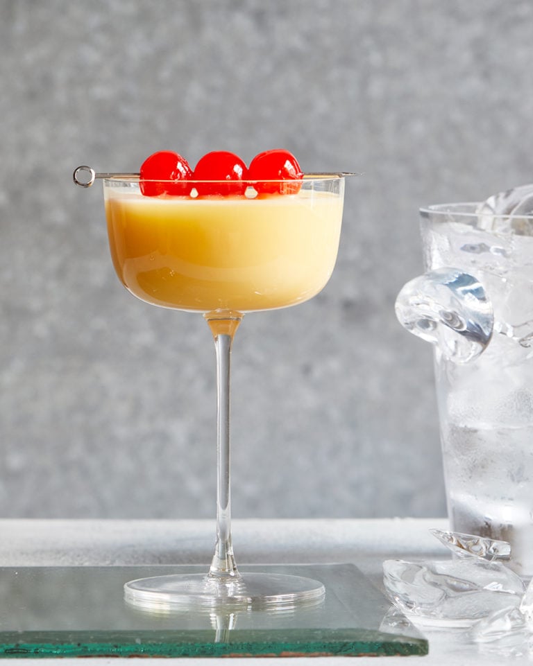 Snowball cocktail