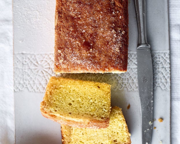 Lemon curd quatre quarts (French pound cake)