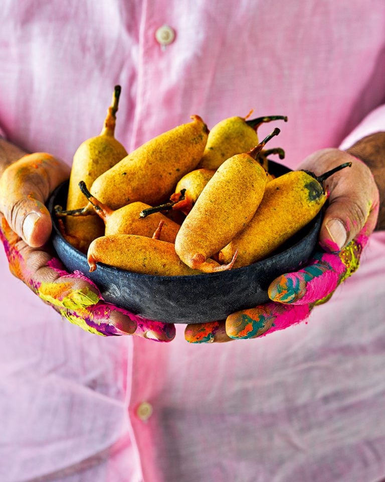 Jodhpuri mirchi vada (spiced chilli fritters)