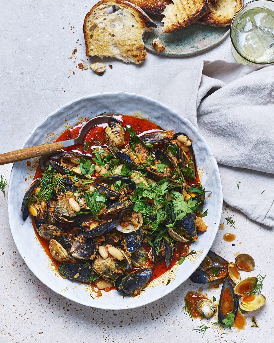Mussels and clams with beans and sobrasada delicious. magazine