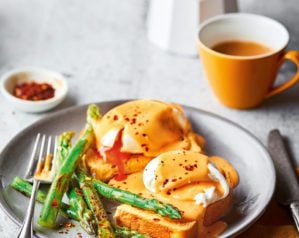 asparagus and poached egg