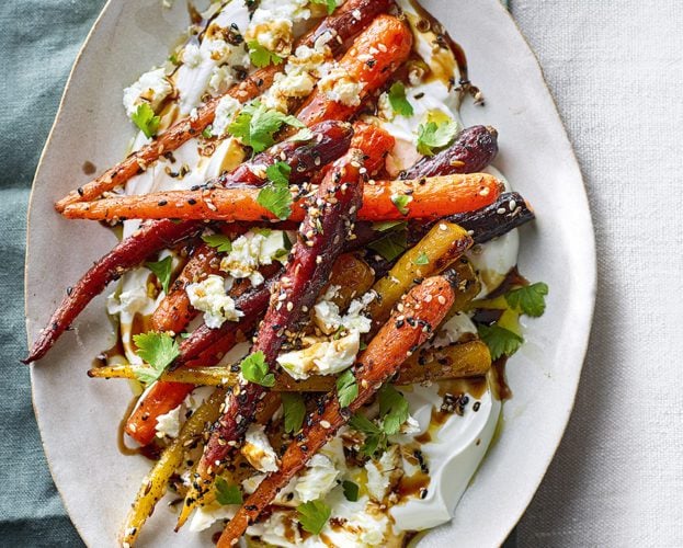 Roast carrots with sesame seeds, feta and yogurt