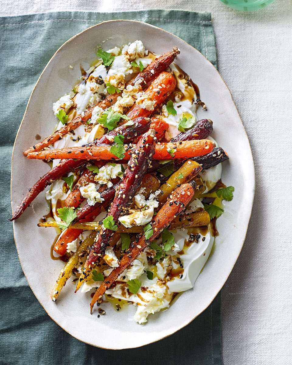Roast carrots with sesame seeds, feta and yogurt - delicious. magazine