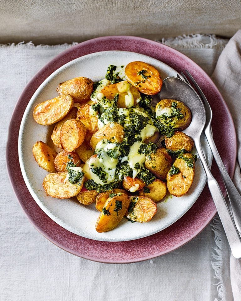 Crispy potatoes with wild garlic pesto mayo