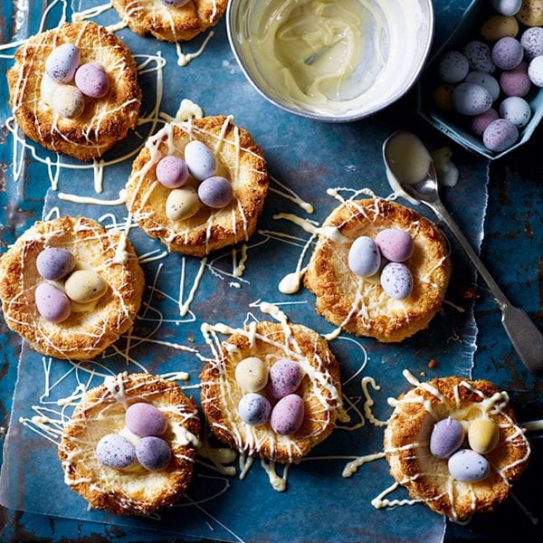 Macaroon nests