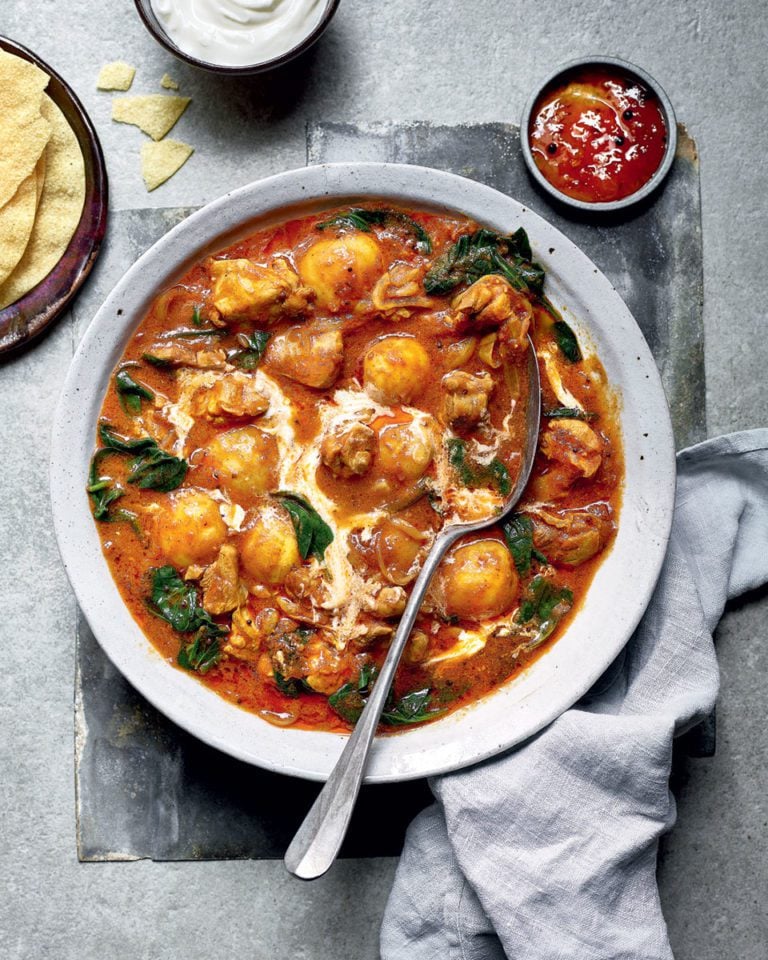 Slow-cooker chicken curry