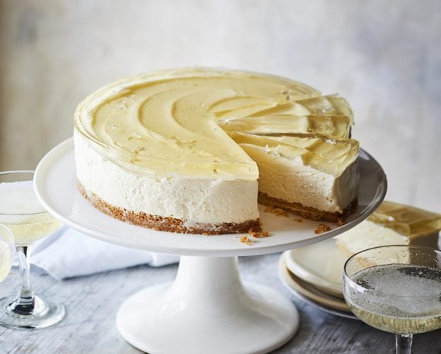 Champagne jelly cheesecake