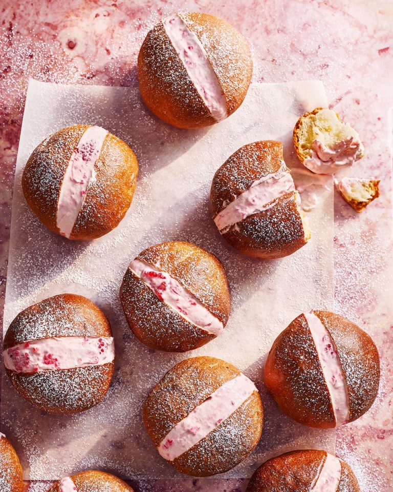 Raspberry cream maritozzi buns