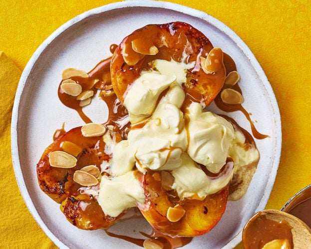 Grilled peaches with almond caramel