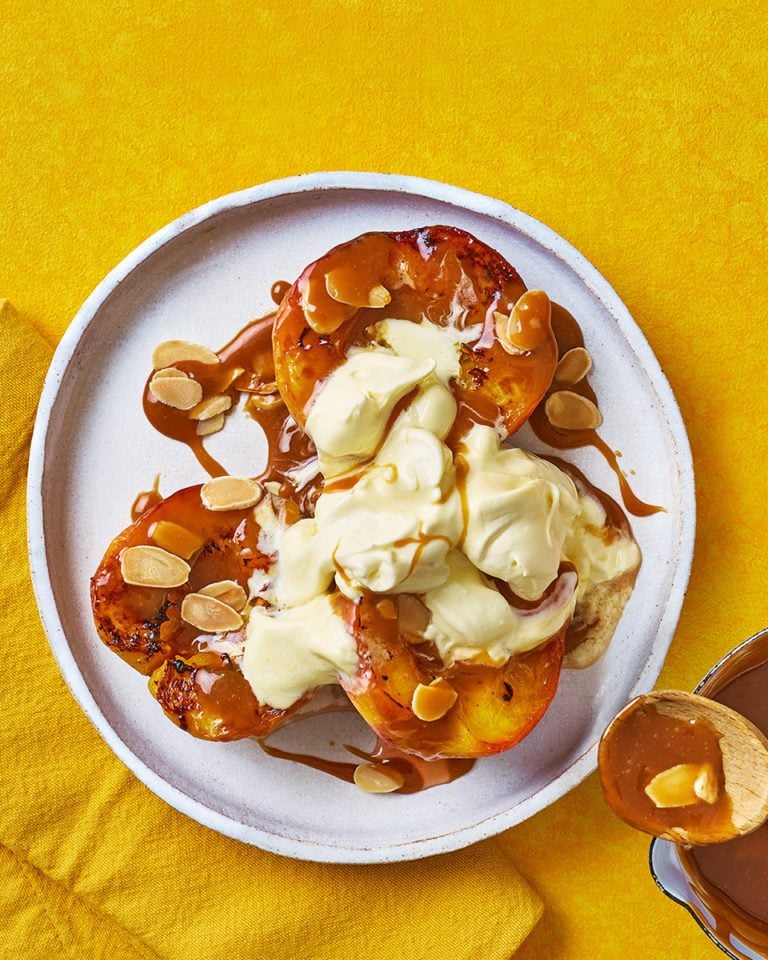 Grilled peaches with almond caramel