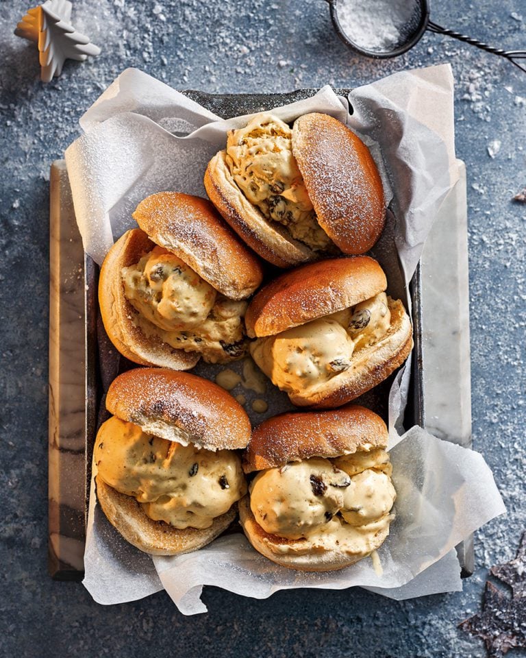 Mince pie ice cream sandwiches