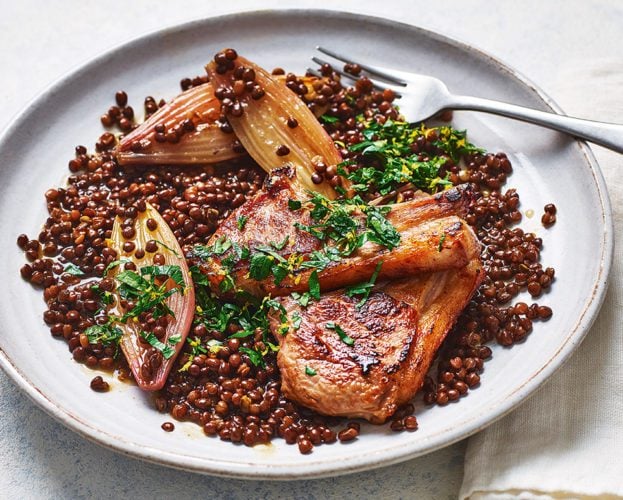 Lamb cutlets with vermouth-braised shallots, lentils and gremolata