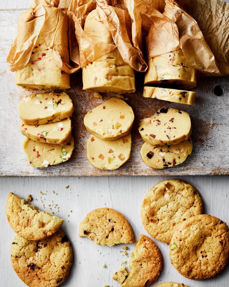 https://www.deliciousmagazine.co.uk/wp-content/uploads/2022/10/2022D448_VanillaDoughCookieLog_1-768x960.jpg