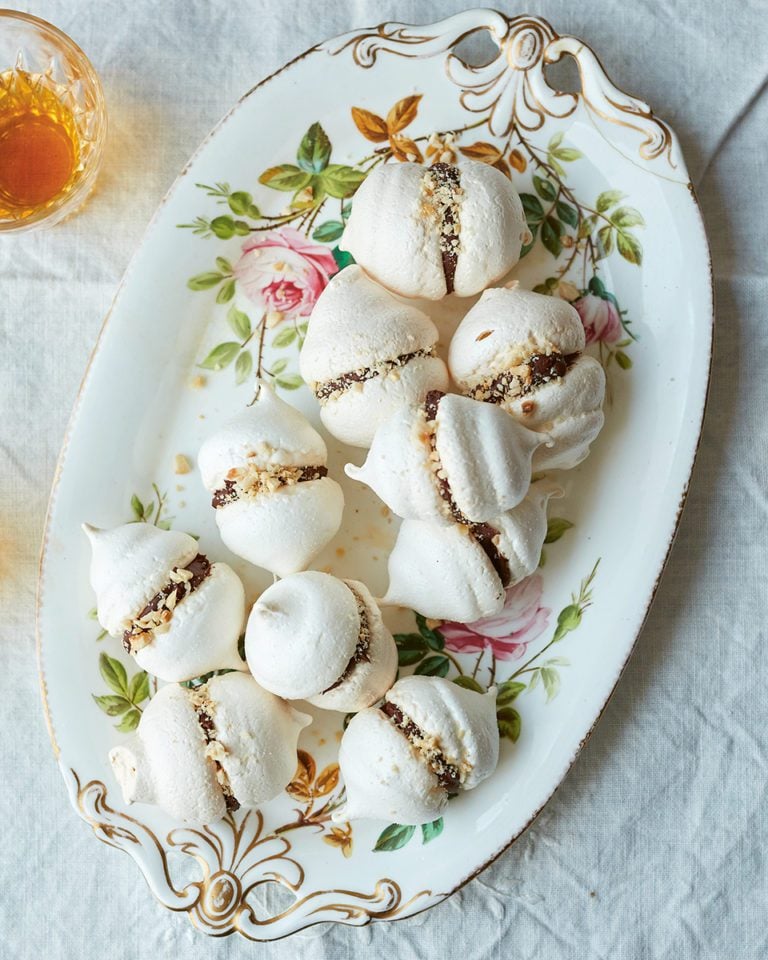 Romanian mill wheels (chocolate and hazelnut meringues)