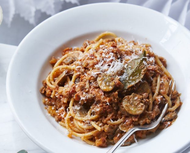 Lentil and mushroom ragù with spaghetti