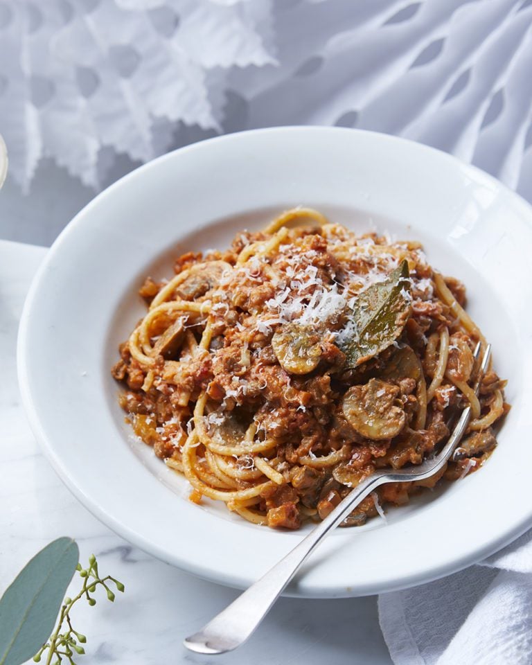 Lentil and mushroom ragù with spaghetti