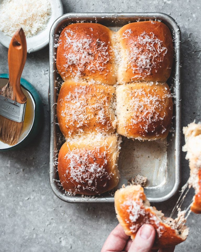 Cacio e pepe stuffed rolls