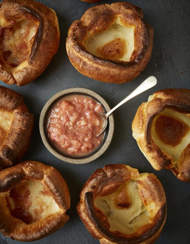 Onion and rhubarb sauce for yorkshire puddings