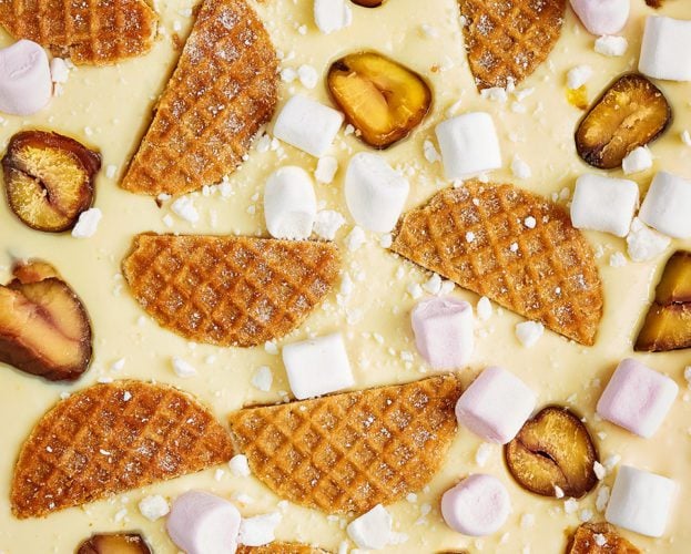 White chocolate bark with waffles and marshmallows