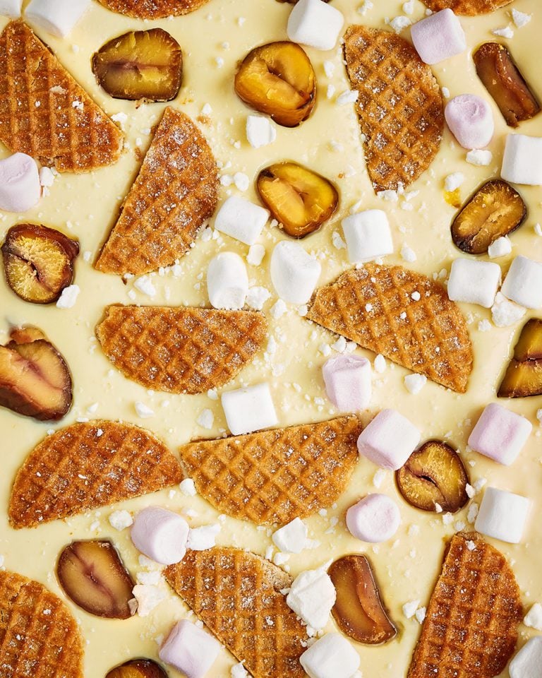 White chocolate bark with waffles and marshmallows