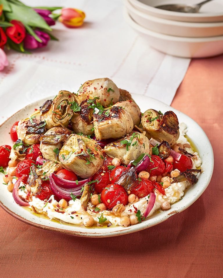 Fried artichokes with chickpeas, roasted tomatoes and mascarpone