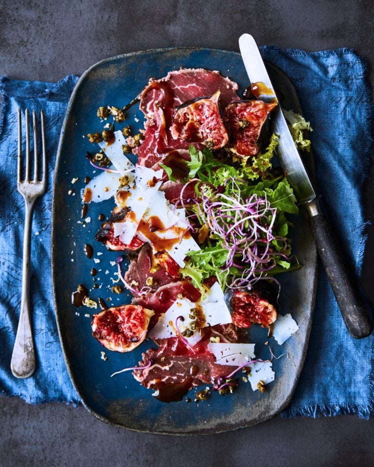 Beef carpaccio salad with fresh figs