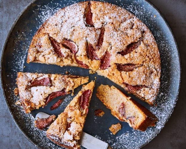 Fig and hazelnut cake
