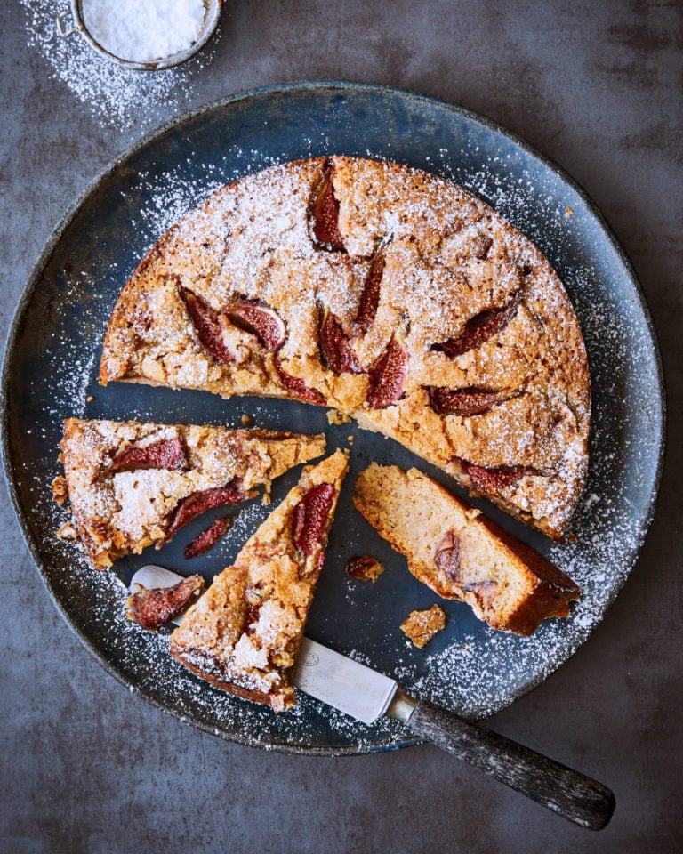 Fig and hazelnut cake