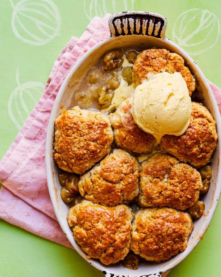 Gooseberry and elderflower cobbler