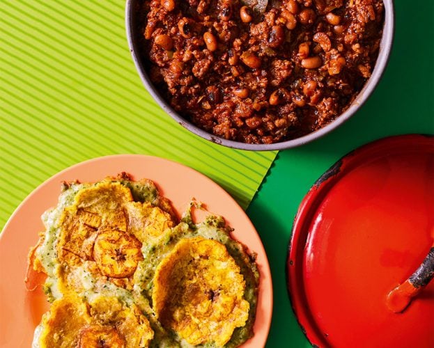 Turkey and black-eyed bean chilli with cheese-stuffed patacones