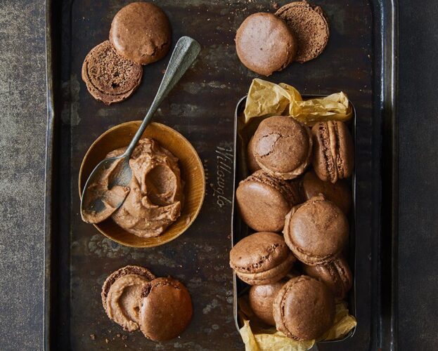 Chocolate and chestnut macarons