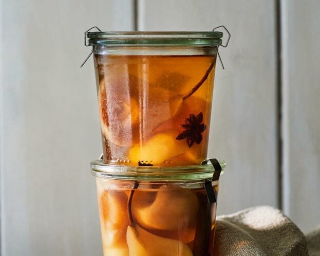 Syrup-preserved pears