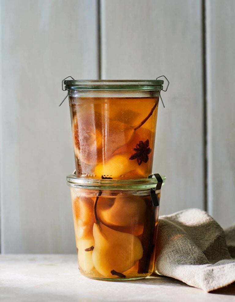 Syrup-preserved pears