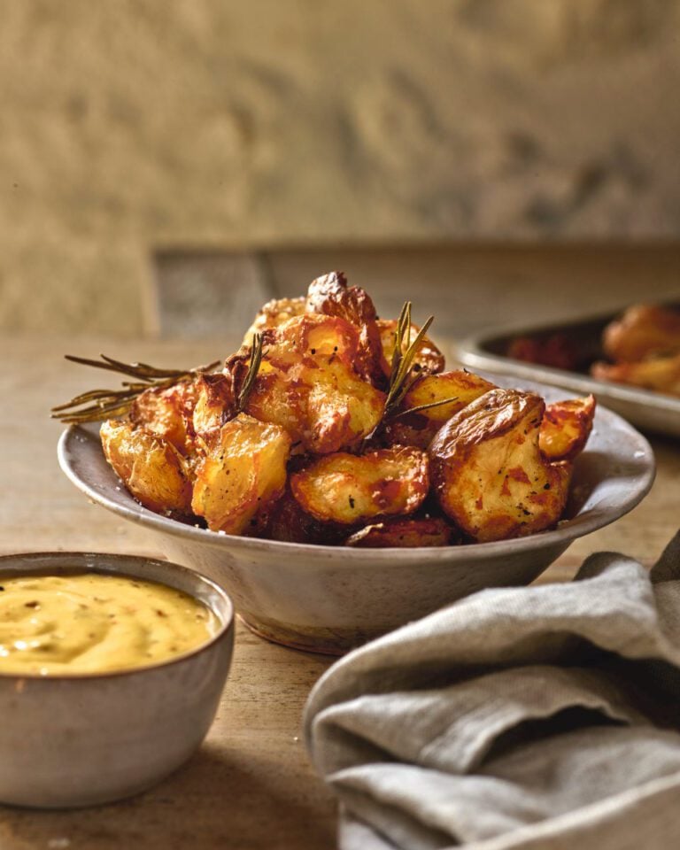 Ripped oven chips with smoked chilli and roasted garlic dip