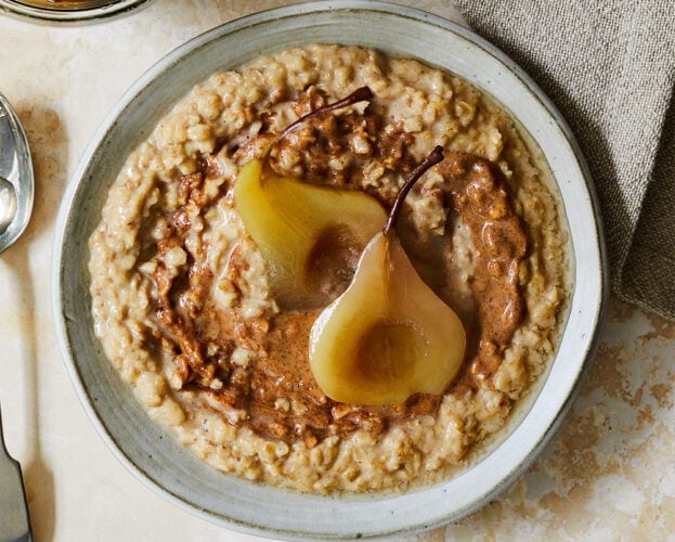 Porridge with pears and almond butter