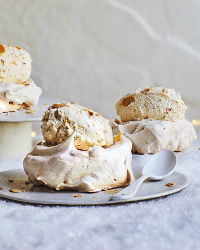 Almond cheesecake meringue nests