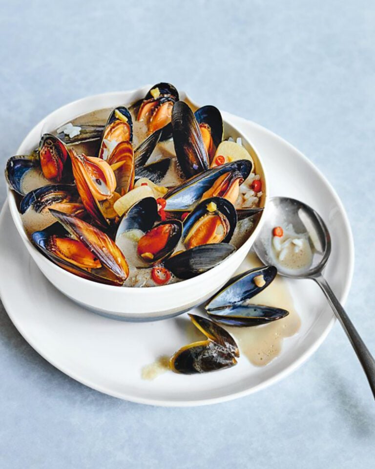 Tamarind and coconut mussels with rice