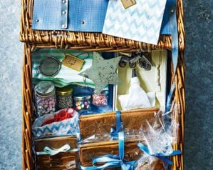 How to create a Christmas hamper