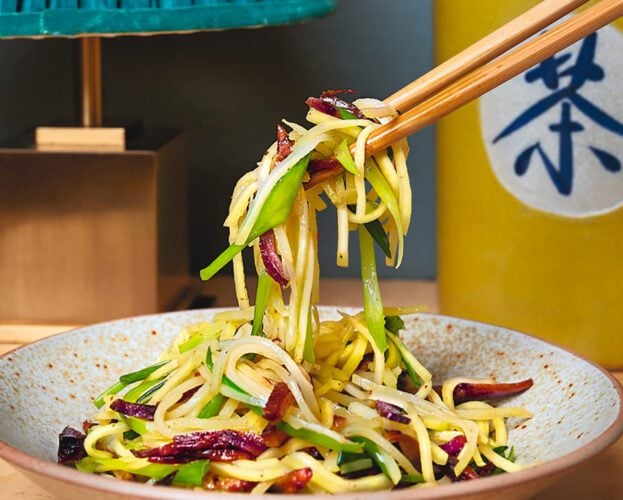 Stir-fried potato slivers with wind-dried bacon