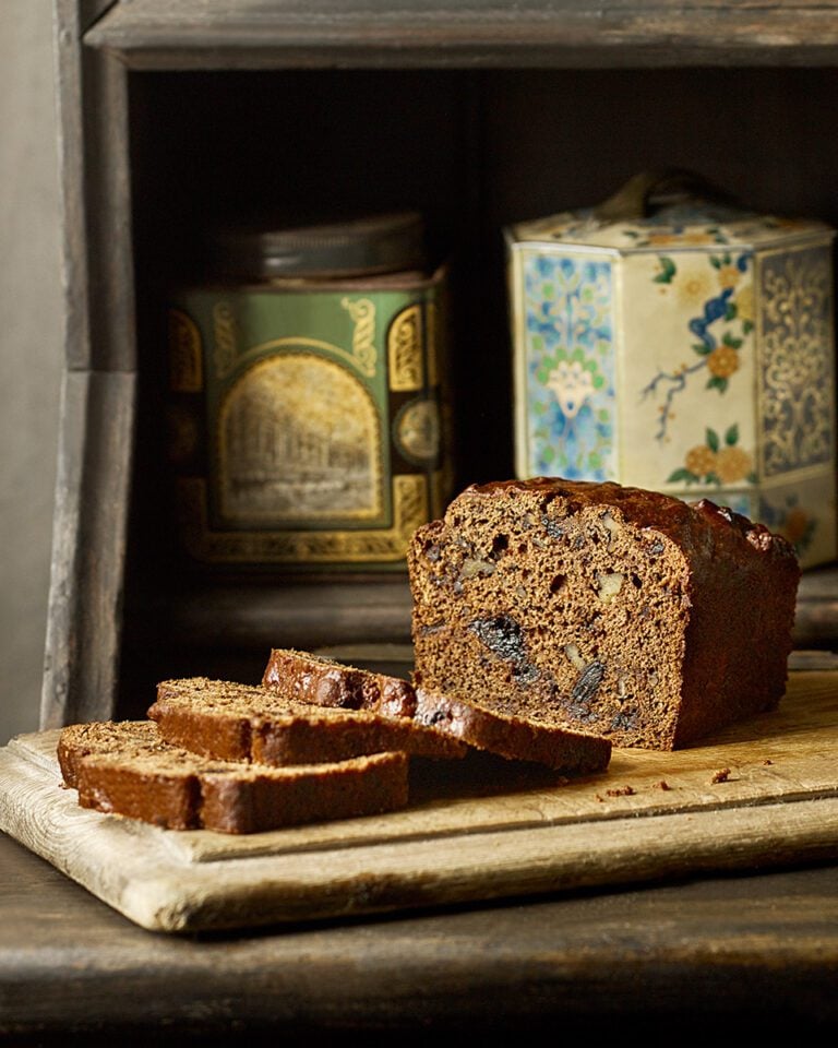 Date and walnut loaf