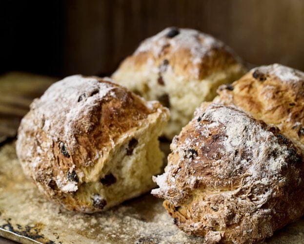 Spotted dog (Irish soda bread with sultanas)