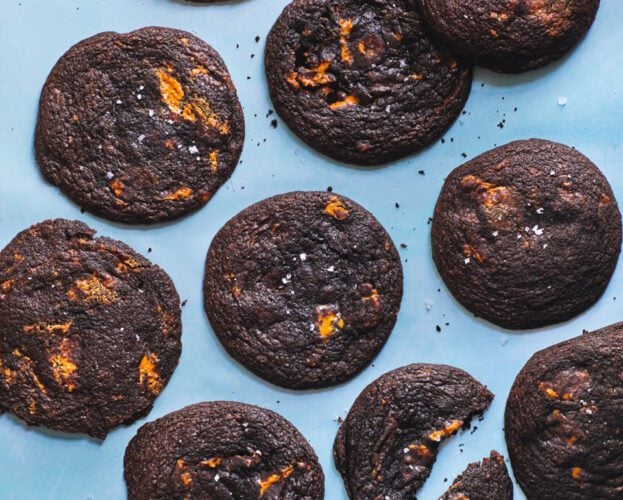 Black and gold cookies