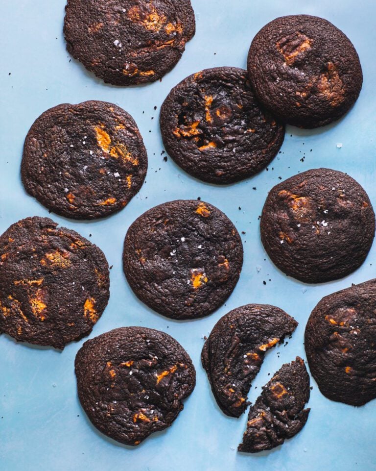 Black and gold cookies