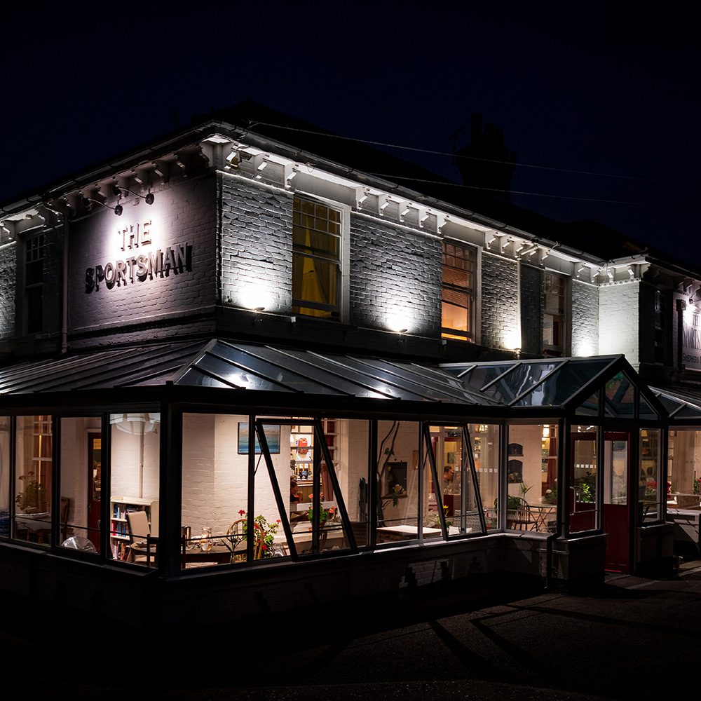 Restaurant The Sportsman in Whitstable at night